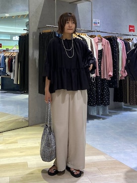 「LEPSIM（レプシィム）の《リネンライクドライシリーズ》ギャザーワイドパンツ　638911（その他パンツ、ベージュ系）」を使った、チヒロさん（レディース・162cm）の夏コーディネート