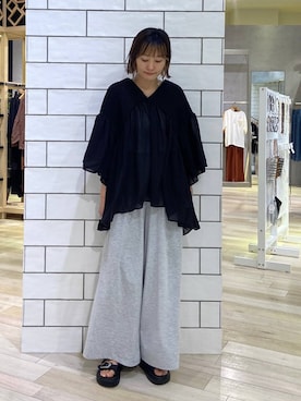 「LEPSIM（レプシィム）のカットイージーワイドパンツ　499173（その他パンツ、グレー系）」を使った、チヒロさん（レディース・162cm）の春コーディネート