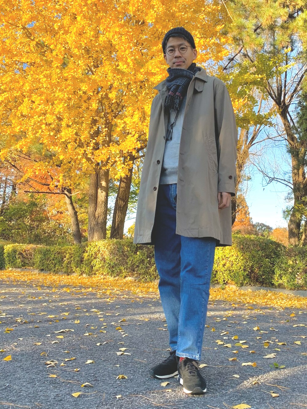「休日コーデ、カジュアル」｜「MHL.のCOTTON NYLON CANVAS（ステンカラーコート、ベージュ系）」を使った、sakuraiさん（メンズ・184cm）の秋コーディネートの1枚目の写真