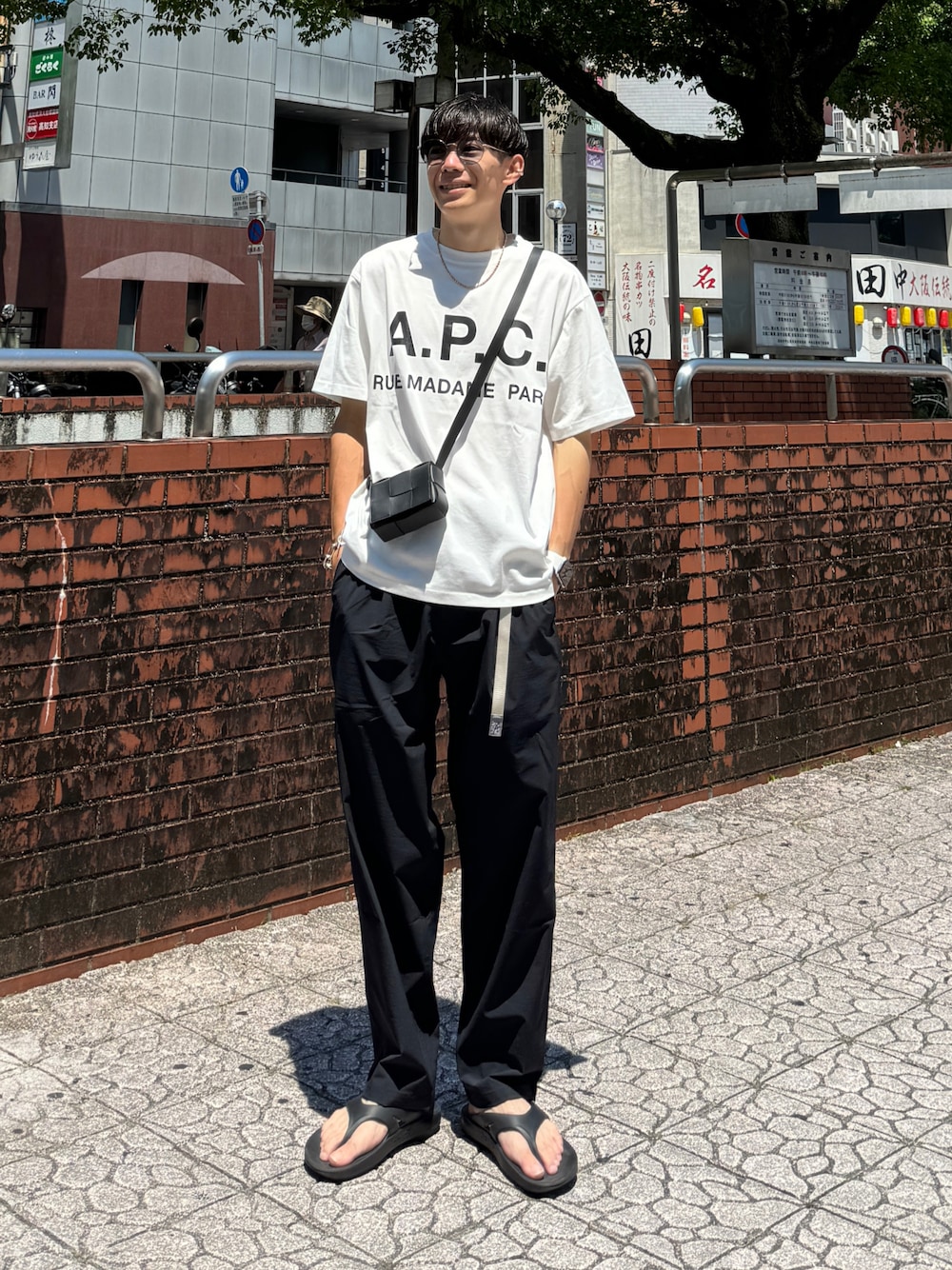 アーペーセー A.P.C 惜しみ 黒 ニットベスト Vネック ノースリーブ ウール