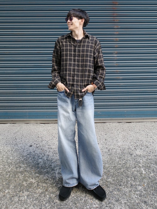 「WYM LIDNM(ウィム バイ リドム)のCURVED FLARE BAGGY DENIM(デニムパンツ)」を使った、Ryoさん(メンズ・172cm)の秋コーディネート