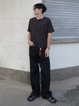 「WYM LIDNM（ウィム バイ リドム）のREFINED RIB STRETCH HENLEY TEE（Tシャツ/カットソー）」を使った、Ryoさん（メンズ・172cm）の夏コーディネート