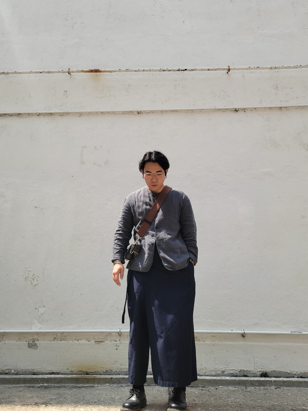 「STILL BY HANDのアイテム（ノーカラージャケット、グレー系）」を使った、CurtisWさん（メンズ・168cm）の春コーディネートの1枚目の写真