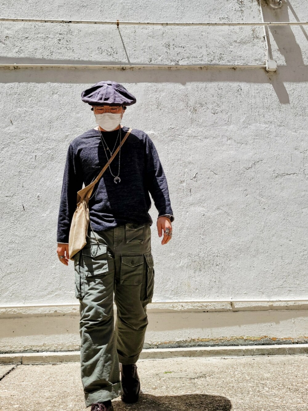 「Engineered Garmentsのアイテム（パンツ、グリーン系）」を使った、CurtisWさん（メンズ・168cm）の春コーディネートの1枚目の写真