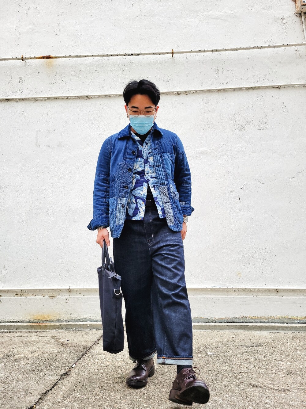 「nanamicaのアイテム（ダウンベスト、ブルー系）」を使った、CurtisWさん（メンズ・167cm）の冬コーディネートの1枚目の写真