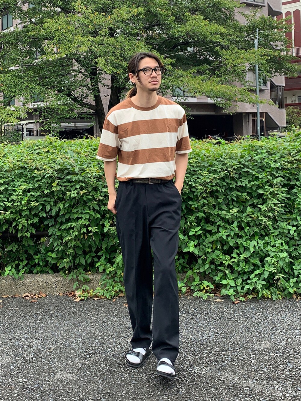 「お洒落さんとつながりたい、秋服準備はじめました、ワイドパンツ、今日のコーデ、ボーダー、リラックススタイル、ユニクロ、大人カジュアル、スラックス、きれいめカジュアル、ビックシルエット、UNIQLO U、UNIQLOコーデ、プチプラコーデ、メガネ男子」｜「UNIQLOのアイテム（スラックス、ブラック系）」を使った、ひでさん（メンズ・177cm）の秋コーディネートの1枚目の写真