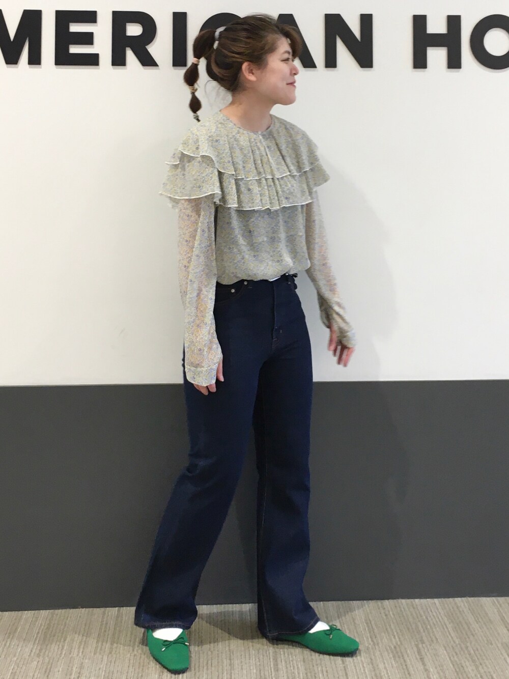 「花柄、プチプラ、きれいめカジュアル、春服、シンプルコーデ、春コーデ、プチプラコーデ、シアー、フリルブラウス、春服みてみて」｜「AMERICAN HOLICのシフォン楊柳フリルブラウス（シャツ/ブラウス、その他）」を使った、Misato.Sさん（レディース・164cm）の春コーディネートの1枚目の写真