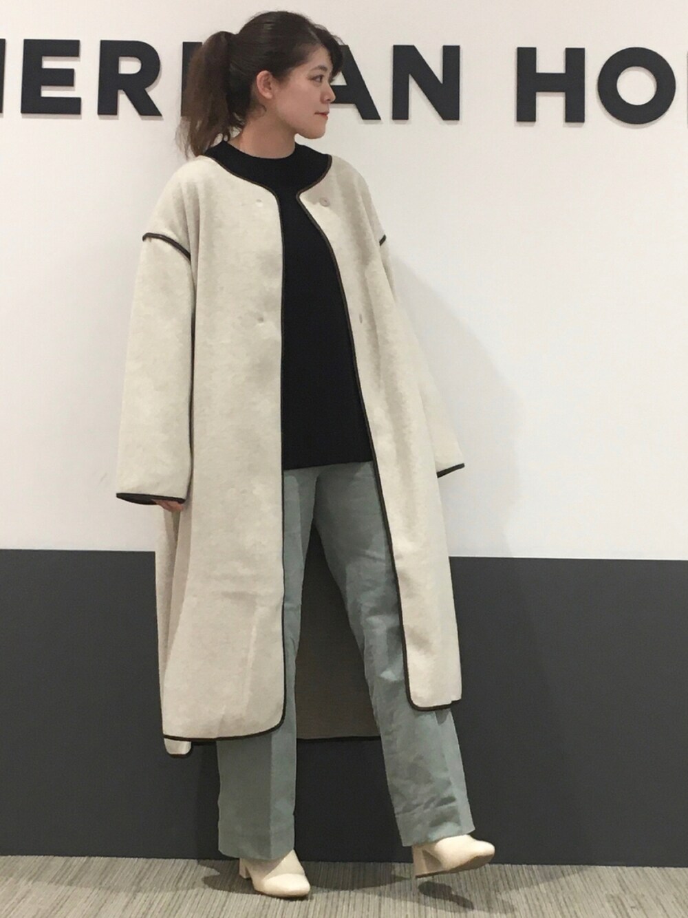 「コーデュロイ、ベスト、ロンT、大人カジュアル、ミントグリーン、プチプラ、きれいめカジュアル、センタープレス、白Tシャツ、だから秋服が好き」｜「AMERICAN HOLICのふっくらクッションチャンキーヒールショートブーツ（ブーツ、ホワイト系）」を使った、Misato.Sさん（レディース・164cm）の秋コーディネートの1枚目の写真
