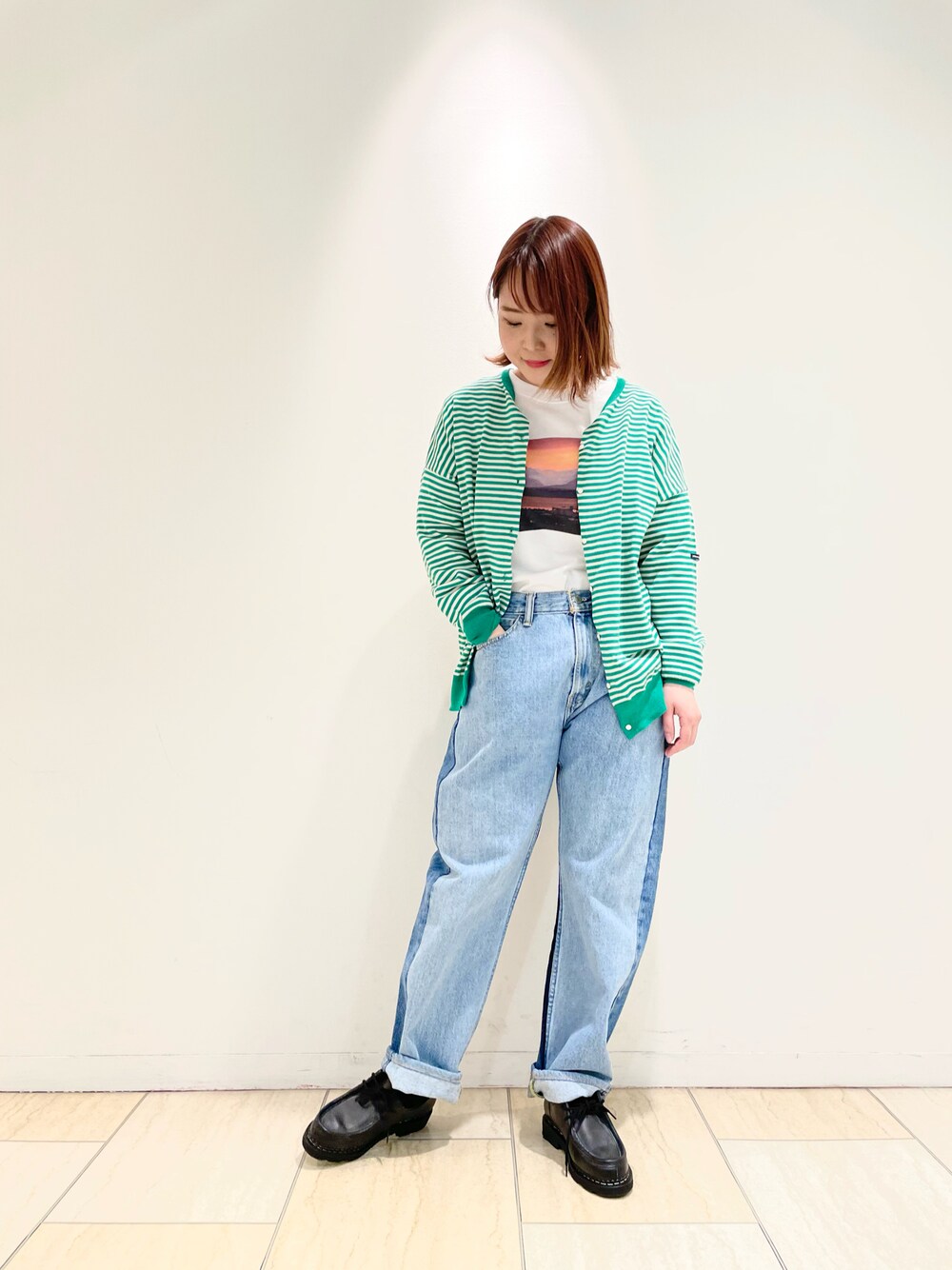 「BEAVER、BEAVER名古屋、MANASTASH、ボーダー、ボーダートップス、カーディガン、ロンT、デニム、リメイク、デニムパンツ、ラフ、革靴、フォトT、カジュアル、カジュアルコーデ」｜「MANASTASHのアイテム（トップス、グリーン系）」を使った、Renさん（レディース・153cm）の冬コーディネートの1枚目の写真
