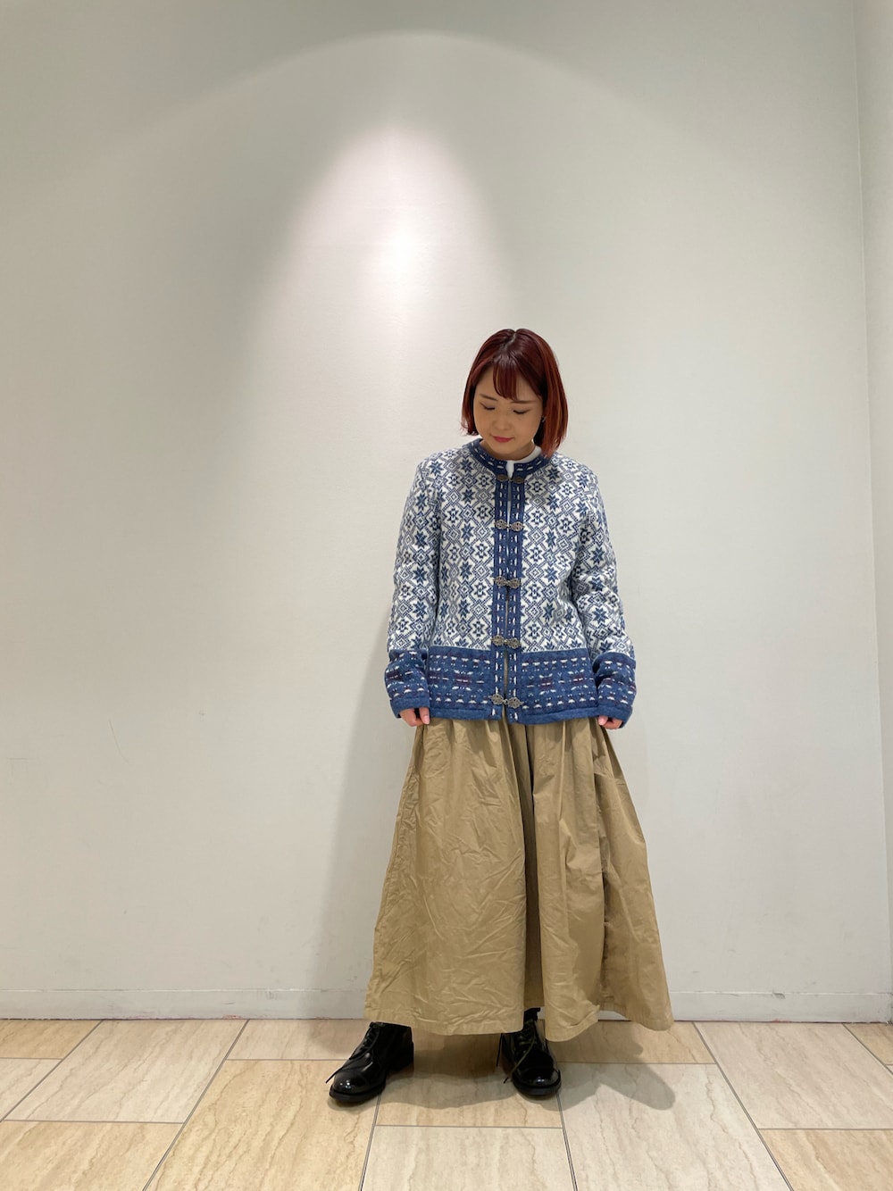 「BEAVER、BEAVER名古屋、DMG、古着、ニット、カーディガン、カジュアル、柄ニット、柄、ベージュ、フレアスカート、ガーリー、ガーリーカジュアル、休日スタイル、今日のコーデ」｜「BEAVERのアイテム（ジャケット/アウター、ブルー系）」を使った、Renさん（レディース・153cm）の冬コーディネートの1枚目の写真