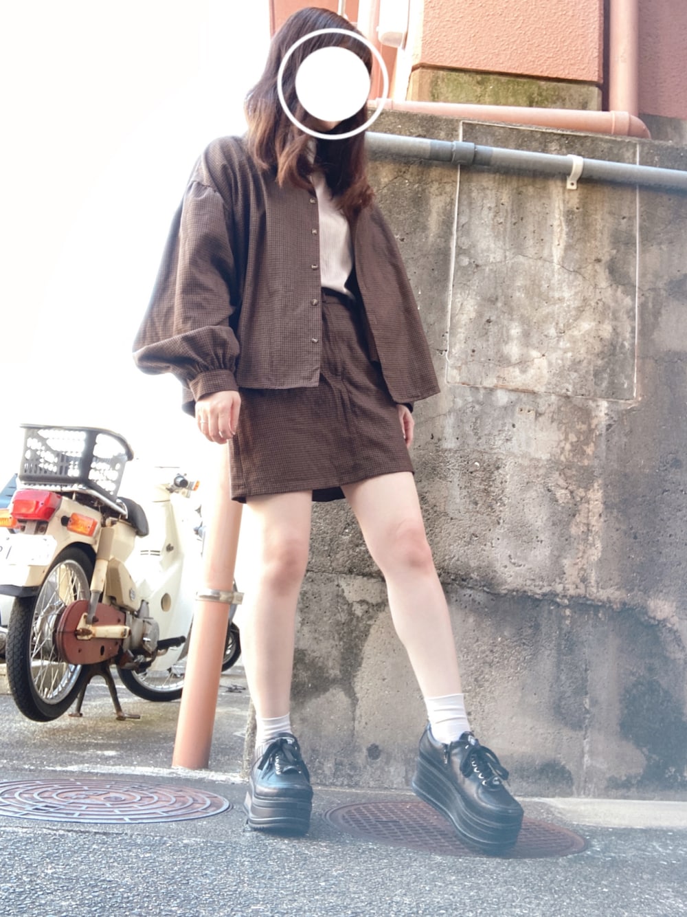 「アプレジュール、apresjour、チェック、セットアップ、チェックスカート、チェックシャツ、YOSUKE、GU」｜「apres jourのチェック台形スカート【ZOZOTOWN限定アイテム】（スカート、ブラウン系）」を使った、きたぺさん（レディース・155cm）の秋コーディネートの1枚目の写真