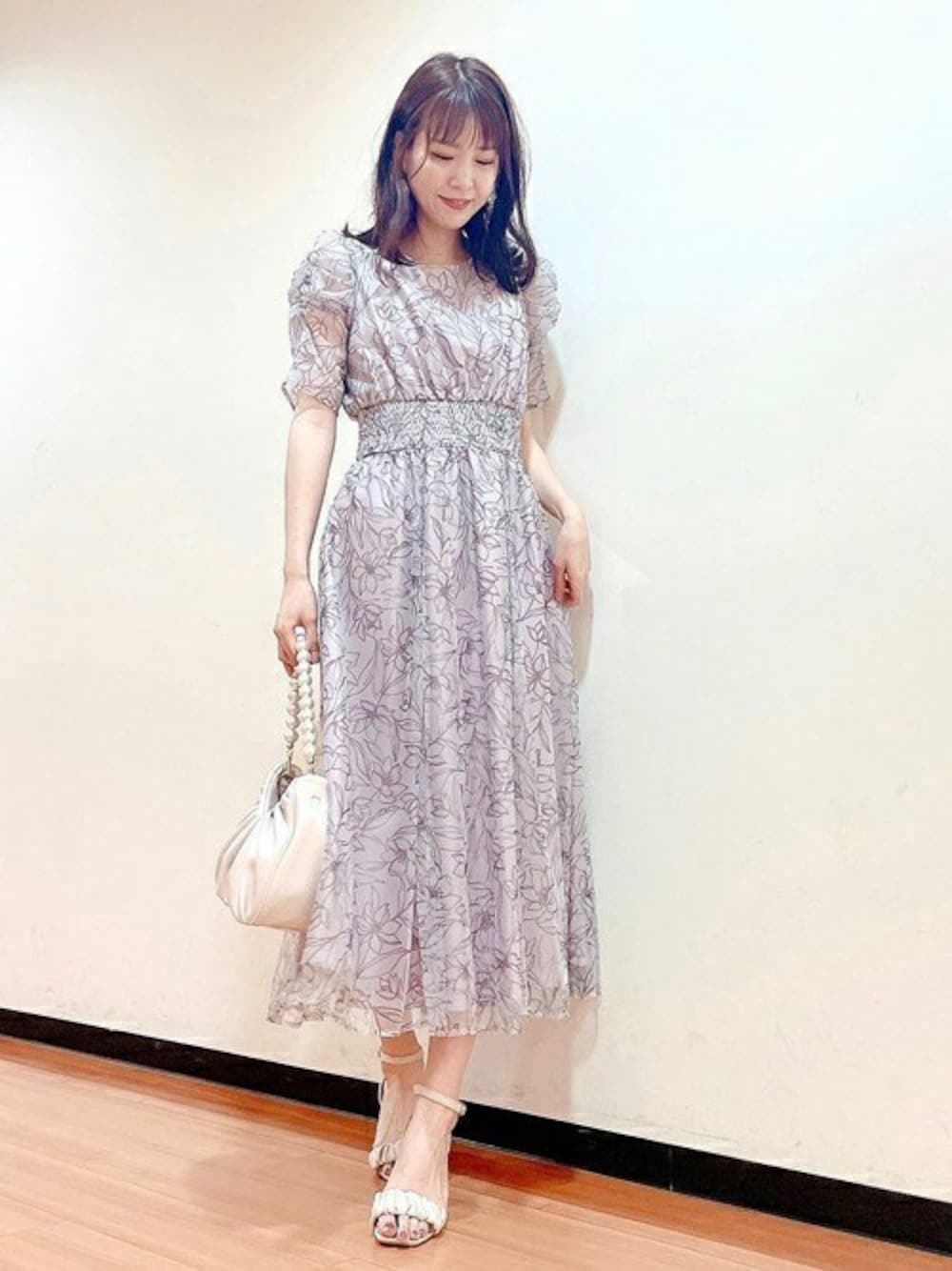 「ワンピース、花柄、チュール、フラワープリント、オケージョン、シアー、noela、ノエラ、袖ギャザー、ノエラ(Noela)」｜「Noelaのフラワープリントチュールワンピ（ワンピース、グレー系）」を使った、HIROMIさん（レディース・160cm）の夏コーディネートの1枚目の写真