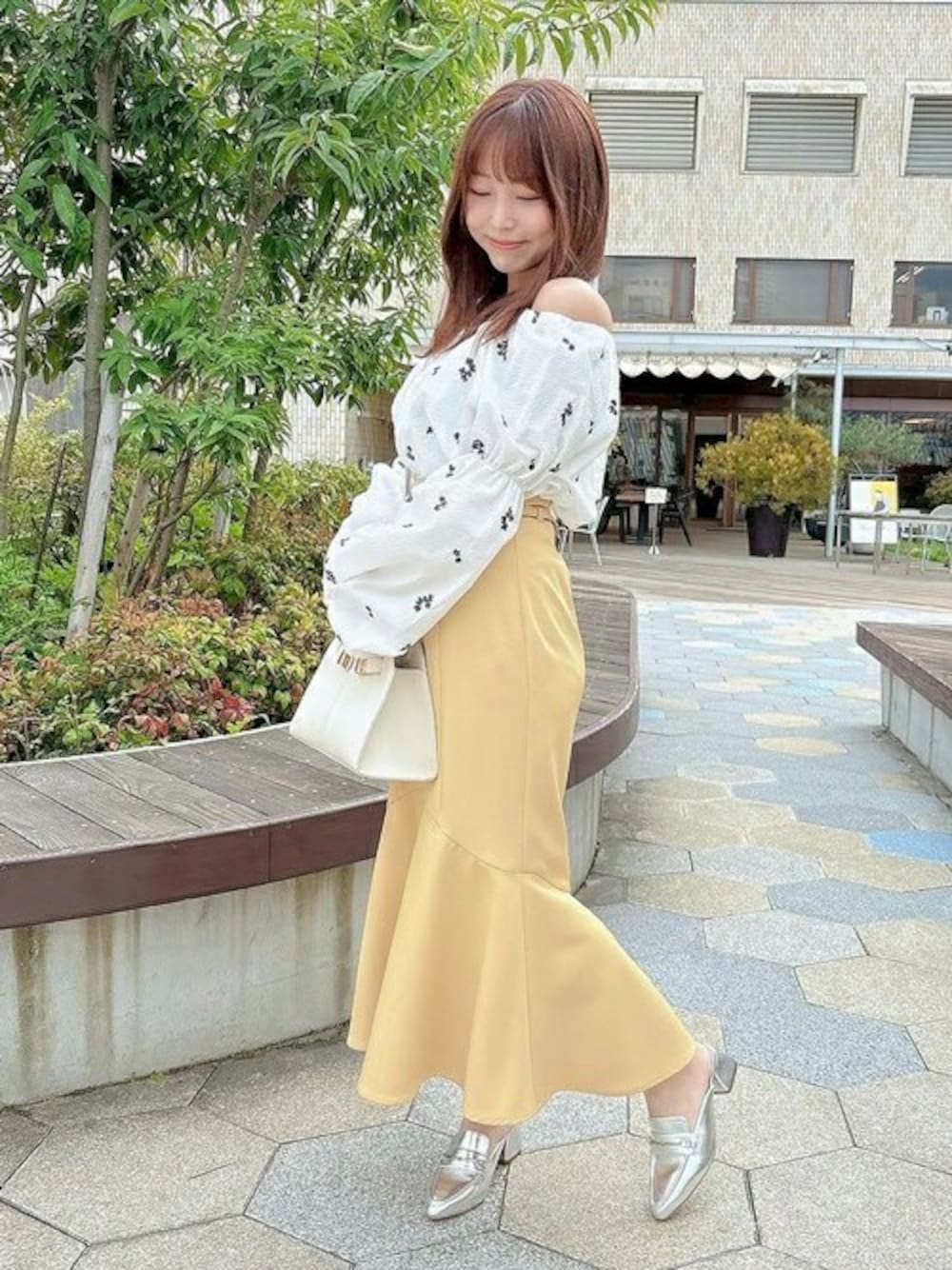 「ブラウス、スカート、刺繍、マーメイドスカート、noela、マーメイド、ノエラ、刺繡ブラウス」｜「Noelaの刺繍２ＷＡＹブラウス（シャツ/ブラウス、ホワイト系）」を使った、HIROMIさん（レディース・149cm）の春コーディネートの1枚目の写真