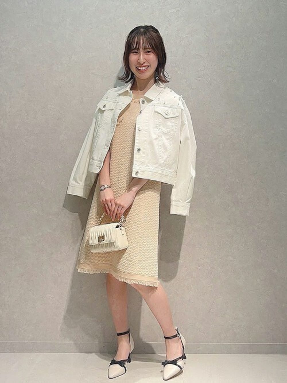 「ジャケット、ワンピース、ツイードワンピース、Gジャン、noela、ミニワンピース、ノエラ」｜「Noelaのパールビジューデニムジャケット（デニムジャケット、ホワイト系）」を使った、HIROMIさん（レディース・158cm）の春コーディネートの1枚目の写真