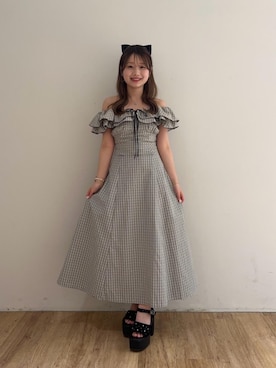 「MAJESTIC LEGON（マジェスティックレゴン）の軽盛れヒールビジューサンダル（サンダル、ブラック系）」を使った、はなのさんの夏コーディネート