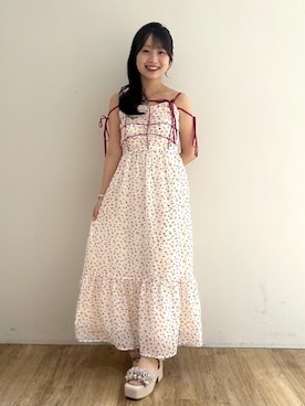 「MAJESTIC LEGON（マジェスティックレゴン）のミルフィーユフリル厚底サンダル（サンダル、ベージュ系）」を使った、はなのさんの夏コーディネート