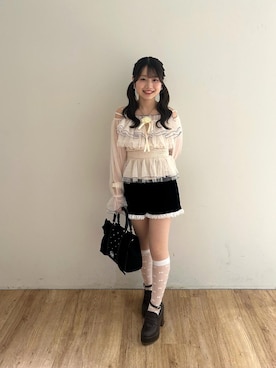 「MAJESTIC LEGON（マジェスティックレゴン）のフリルキャンバスキラキラバッグ（ショルダーバッグ、ブラック系）」を使った、はなのさんの夏コーディネート