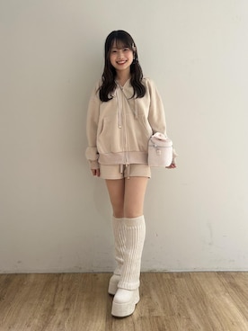 「MAJESTIC LEGON（マジェスティックレゴン）のレッグウォーマーセット厚底ブーツ（ブーツ、ホワイト系）」を使った、はなのさんの秋コーディネート