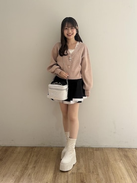 「MAJESTIC LEGON（マジェスティックレゴン）のクローバーボタンUVカットカーデ（カーディガン/ボレロ、ピンク系）」を使った、はなのさんの秋コーディネート