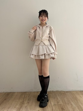 「MAJESTIC LEGON（マジェスティックレゴン）の2WAYビジューミニリュック（バックパック/リュック、ホワイト系）」を使った、はなのさんの秋コーディネート