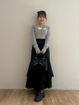 「MAJESTIC LEGON（マジェスティックレゴン）のクラシカルスクエアリボンバッグ（ショルダーバッグ、ブラック系）」を使った、はなのさんの秋コーディネート