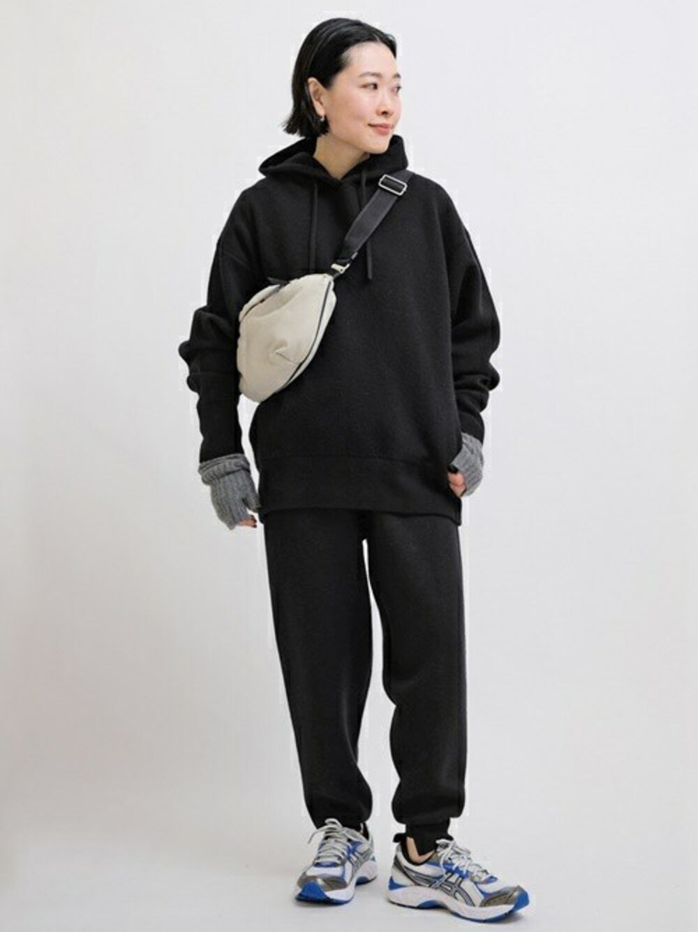 「セットアップ、ニットパンツ、スポーティ、APSTUDIO、ニットフーディー、エーピーストゥディオ」｜「AP STUDIOのMilled Knit Hoodie（ニット/セーター、ブラック系）」を使った、ISHIIさん（レディース・158cm）の秋コーディネートの1枚目の写真