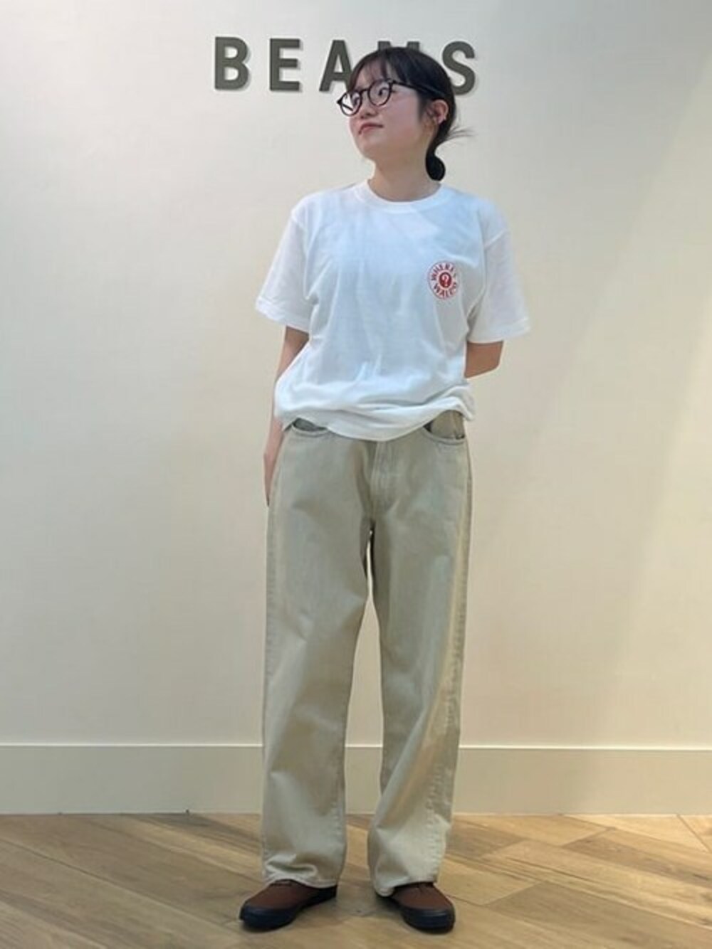 「デニム、夏コーデ、メガネ女子、ウォーリーを探せ、Sperry Top-Sider、夏だ！Tシャツ着よう！」｜「BEAMSのBEAMS / Where's Waldo T-shirt（Tシャツ/カットソー、ホワイト系）」を使った、BEAMS Tさん（レディース・161cm）の夏コーディネートの1枚目の写真