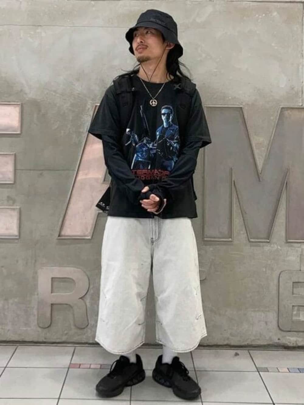 「デニム、アウトドアスタイル、Tシャツ、ARC'TERYX、映画、GOOD ROCK SPEED」｜「GOOD ROCK SPEEDの【別注】GOOD ROCK SPEED / TERMINATOR 2 T-800（Tシャツ/カットソー、ブラック系）」を使った、BEAMS Tさん（メンズ・163cm）の春コーディネートの1枚目の写真