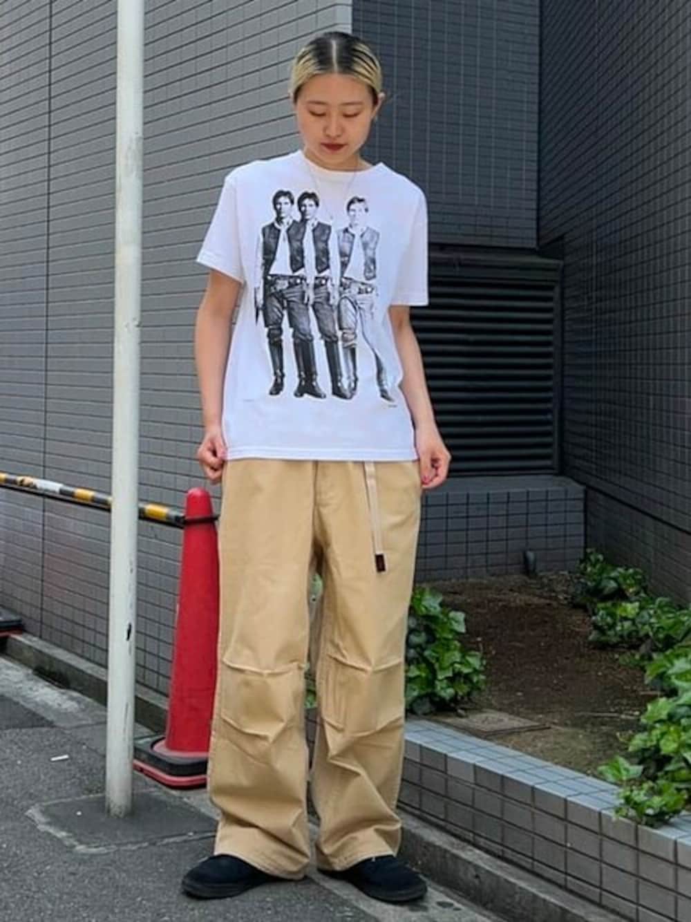 「STAR WARS、シンプルコーデ、GRAMICCI、キャラT、スターウォーズ、F-LAGSTUF-F」｜「F-LAGSTUF-FのF-LAGSTUF-F × STAR WARS / Han Solo TEE（Tシャツ/カットソー、ホワイト系）」を使った、BEAMS Tさん（レディース・168cm）の春コーディネートの1枚目の写真