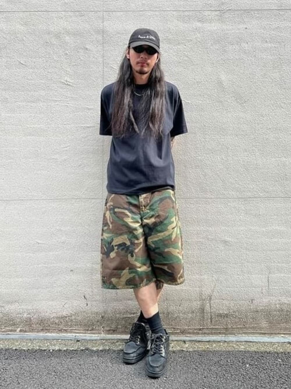「キャップ、Tシャツ、迷彩、orslow、ショーツ、夏コーデ、無地T」｜「BEAMS TのBEAMS T / newT（Tシャツ/カットソー、ブラック系）」を使った、BEAMS Tさん（メンズ・180cm）の夏コーディネートの1枚目の写真