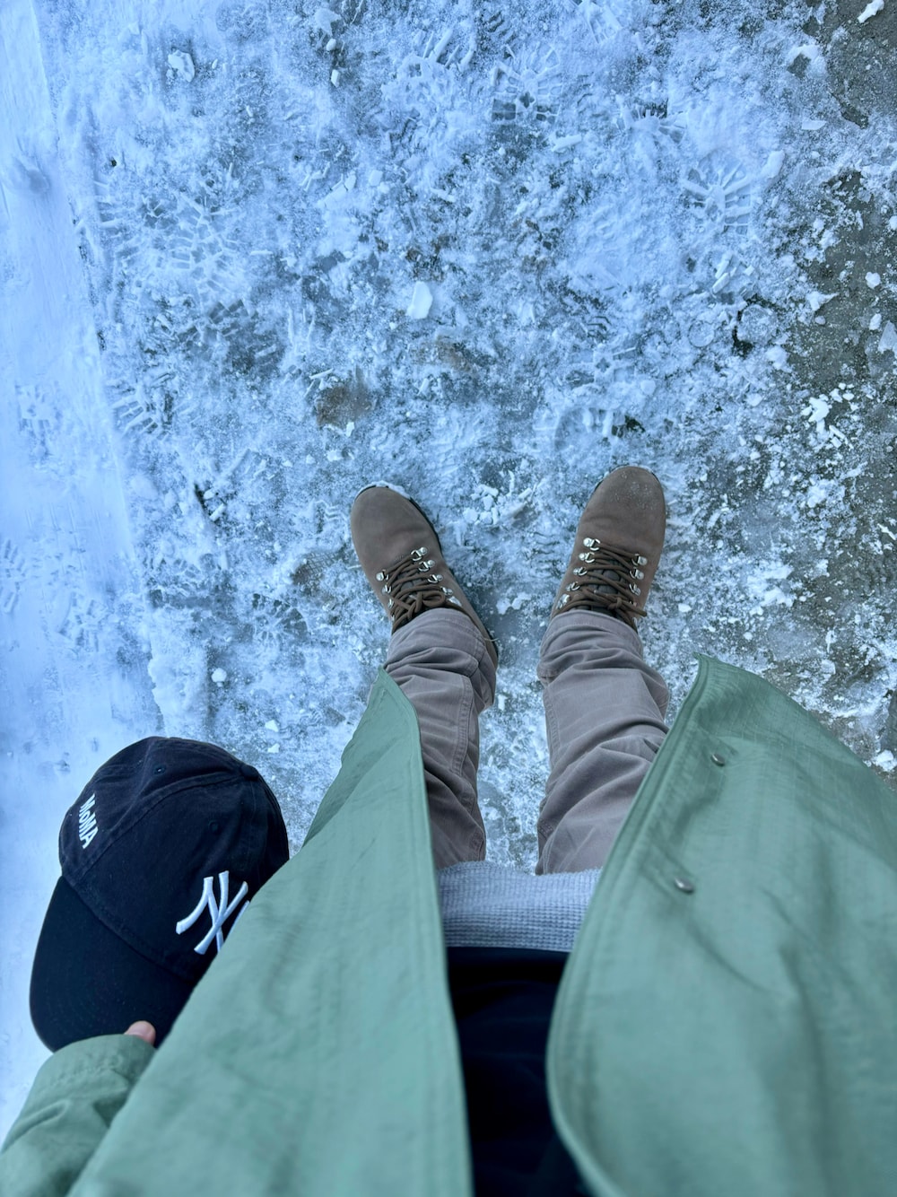「vendor PREMIUMのnonnative × MERRELL "LEATHER"（ブーツ、グレー系）」を使った、d0さん（メンズ・161cm）の冬コーディネートの1枚目の写真
