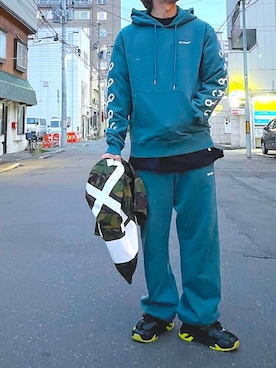 「off white（オフホワイト）のアイテム（ジャケット/アウター）」を使った、RUDOBOYさん（メンズ・181cm）の秋コーディネート