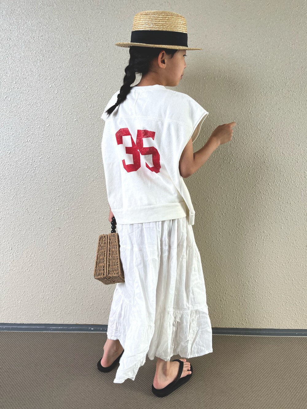 「休日スタイル、初夏コーデ、プチプラ、麦わら帽子、ビーチサンダル、シンプルコーデ、淡色コーデ、スカート、ロングスカート、ティアードスカート、カンカン帽、ホワイトコーデ」｜「yieldの【PixyPlanet】Kids Straw Kankan（キッズ/子供用） KCX-H90977（ハット、ブラック系）」を使った、kapoさん（キッズ・120cm）の春コーディネートの1枚目の写真
