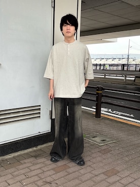 「SENSE OF PLACE by URBAN RESEARCH(センスオブプレイスバイアーバンリサーチ)の『別注』Healthknit×SENSE OF PLACE ヘンリーネックTシャツ(Tシャツ/カットソー、グレー系)」を使った、kainanさん(メンズ・176cm)の春コーディネート