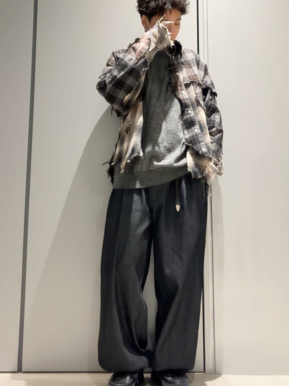 ENNOYのアイテム（グレー系）を使った人気ファッションコーディネート