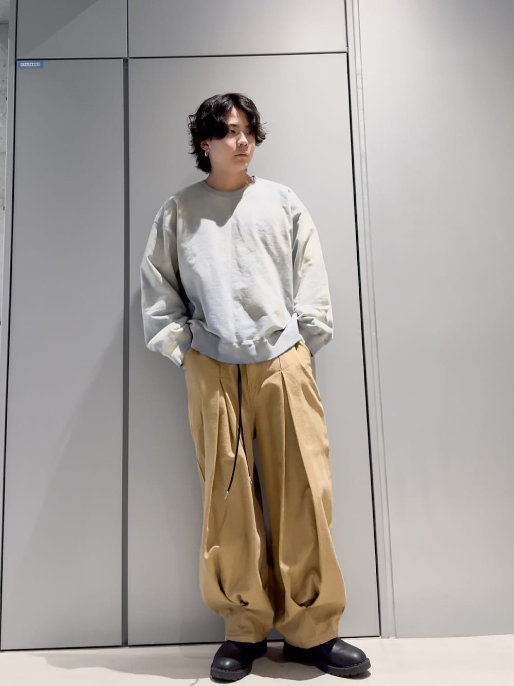 「スウェット、スウェットコーデ、春コーデ、春、ワイドパンツ、チノパン、青、ブラウン、ユニクロ、UNIQLO、UNIQLOコーデ、カジュアル、カジュアルコーデ、メンズファッション、ヴィンテージ」｜「ANCELLMのアイテム（スウェット、その他）」を使った、こたんごig:kotango0824さん（骨格ナチュラル・メンズ・173cm）の春コーディネートの1枚目の写真