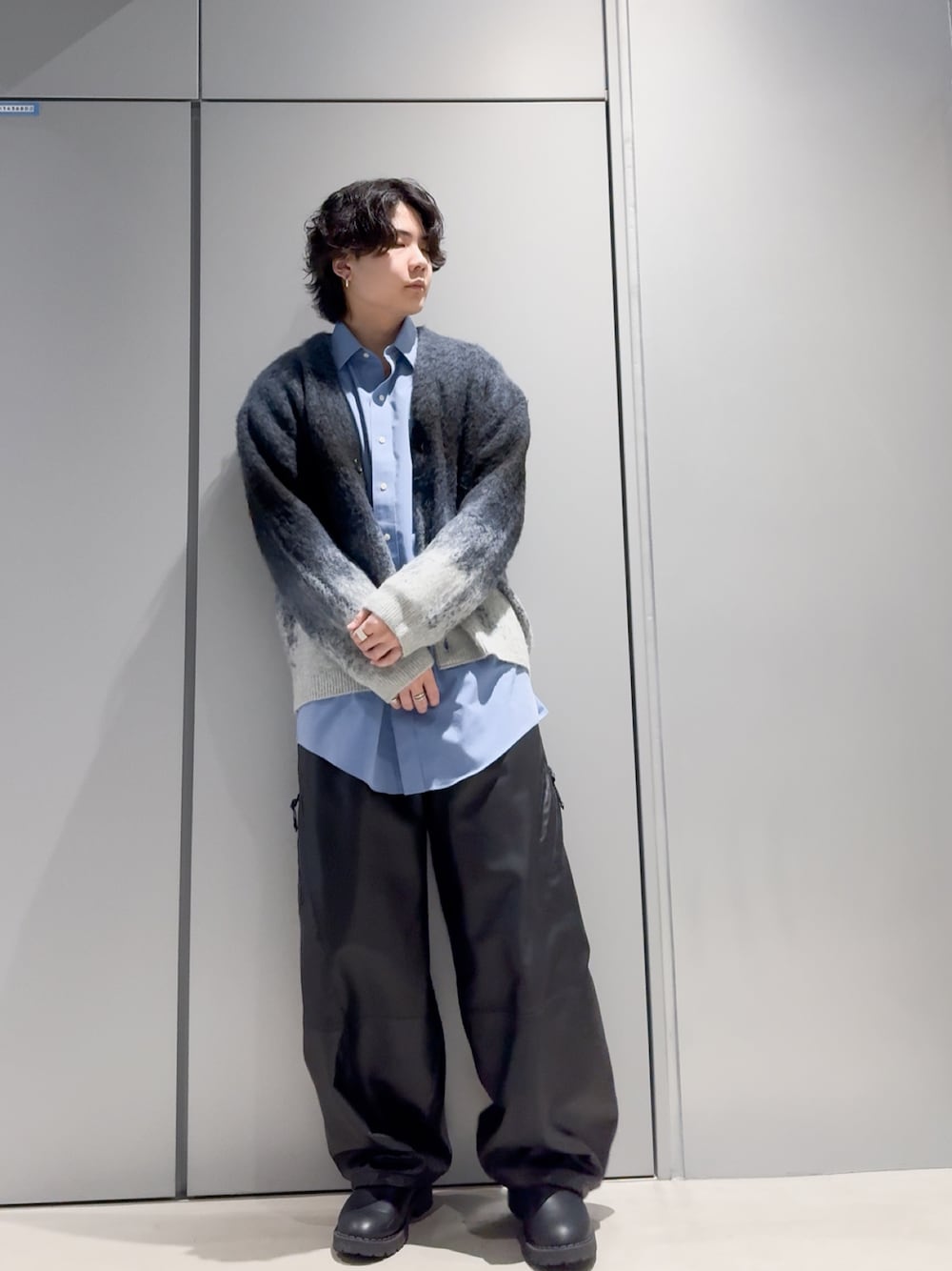 「ZARA、ZARAコーデ、ユニクロ、カーディガン、カーディガンコーデ、古着MIX、古着、青シャツ、春、春コーデ、カジュアル、カジュアルコーデ、ブーツ、韓国ファッション、プチプラ」｜「ZARAのアイテム（カーディガン/ボレロ、ブルー系）」を使った、こたんごig:kotango0824さん（骨格ナチュラル・メンズ・173cm）の春コーディネートの1枚目の写真
