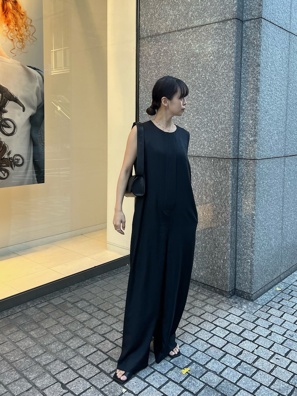 「オールインワン、ブラックコーデ、オールブラック、黒コーデ、黒パンツ、オケージョン、結婚式、結婚式二次会スタイル、低身長コーデ、153cm、ETRÉ TOKYO、デートコーデ、大人女子、シンプルコーデ、キレイめカジュアル」｜「ETRE TOKYOの【先行予約/ZOZO限定カラー】ノースリーブIラインオールインワン（サロペット/オーバーオール、ブラック系）」を使った、SAYAKAさん（レディース・153cm）の夏コーディネートの1枚目の写真