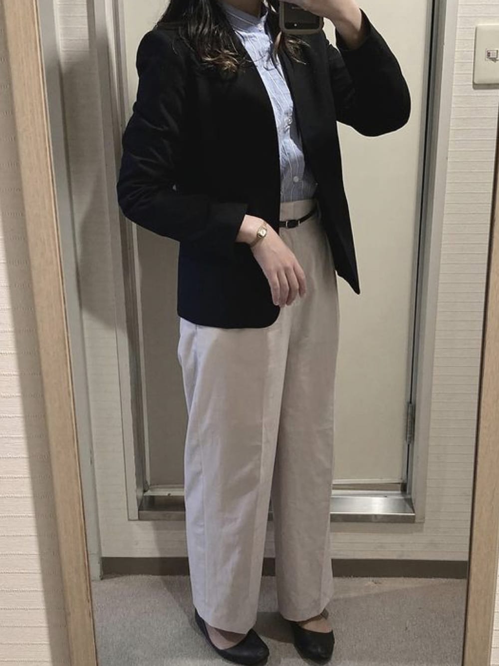 「ジャケット、LOWRYS FARM、無印良品、MUJI、Danton、Bshop、GU、シンプルコーデ、オフィスカジュアル、FREAK’Ｓ STORE、ete、おしごとこーで」｜「FREAK'S STOREのアイテム（シャツ/ブラウス、ブルー系）」を使った、n さん（レディース・161cm）の秋コーディネートの1枚目の写真