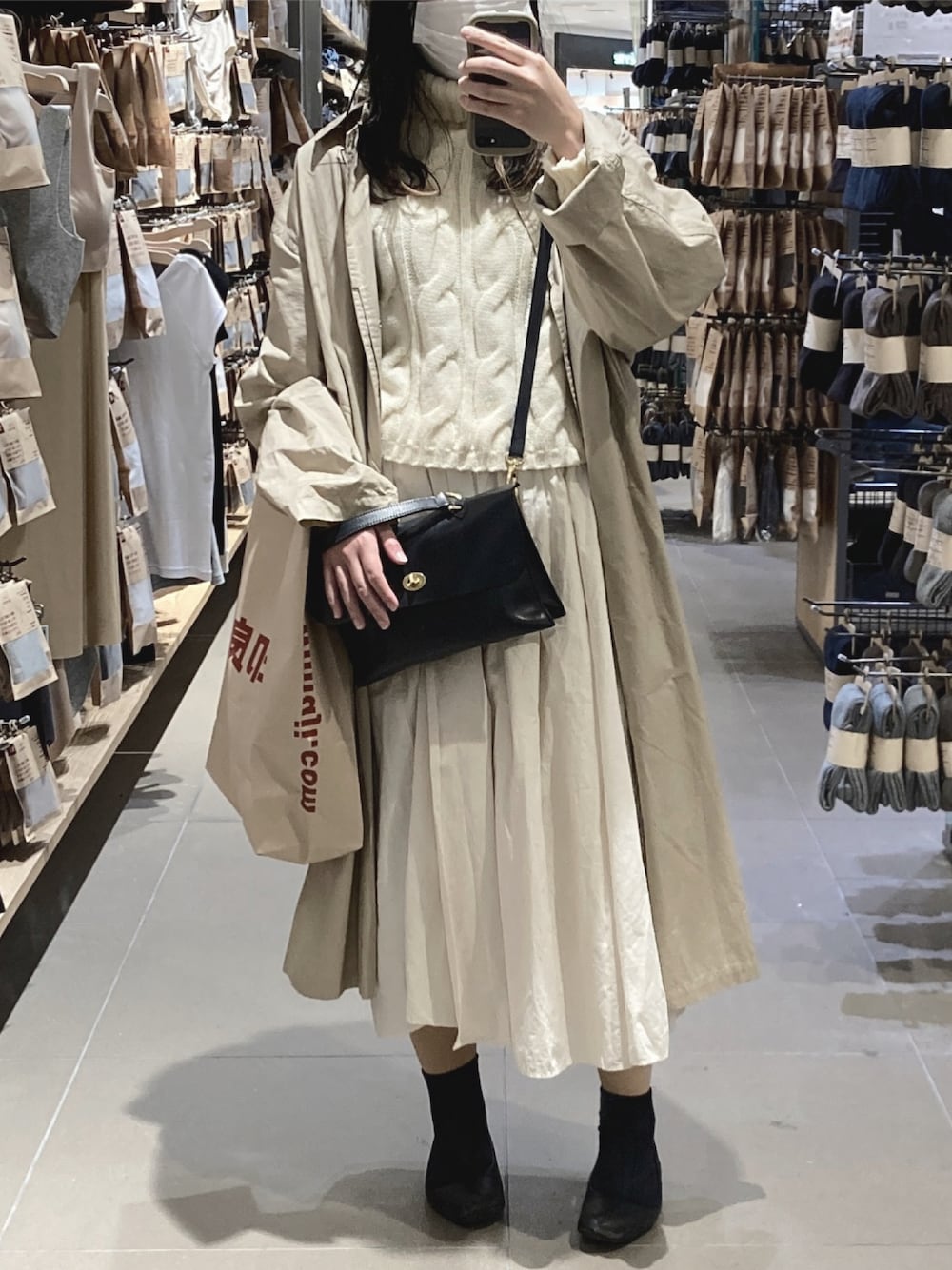 Paul Smithのステンカラーコートを使ったレディース人気ファッション