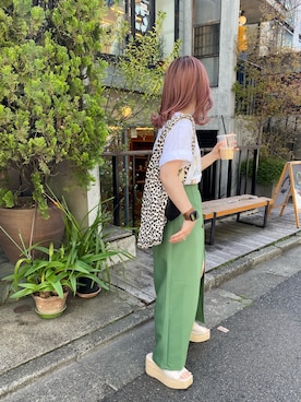 スカート（グリーン系）を使った「白Tシャツ」の人気