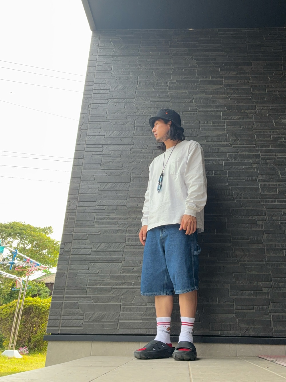 「H&Mのアイテム（デニムパンツ、ブルー系）」を使った、999さん（メンズ・158cm）の春コーディネートの1枚目の写真
