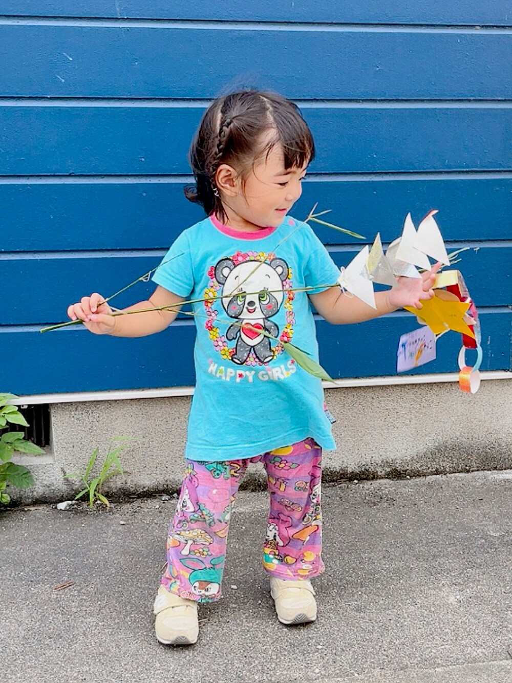 「夏だ！Tシャツ着よう！、カジュアルコーデ、保育園コーデ、90cm、派手、1歳、１歳８ヶ月、キッズコーデ、キッズファッション、七夕」｜「paro clubのアイテム（Tシャツ/カットソー、ブルー系）」を使った、yuzuneさん（キッズ・90cm）の夏コーディネートの1枚目の写真