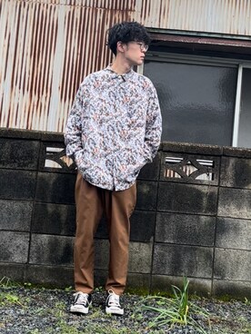 「GU（ジーユー）のアイテム（スラックス、ブラウン系）」を使った、keさん（メンズ・166cm）の春コーディネート