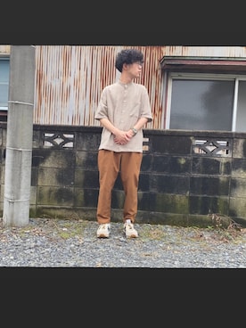 「アイテム（スラックス、ゴールド系）」を使った、keさん（メンズ・166cm）の秋コーディネート