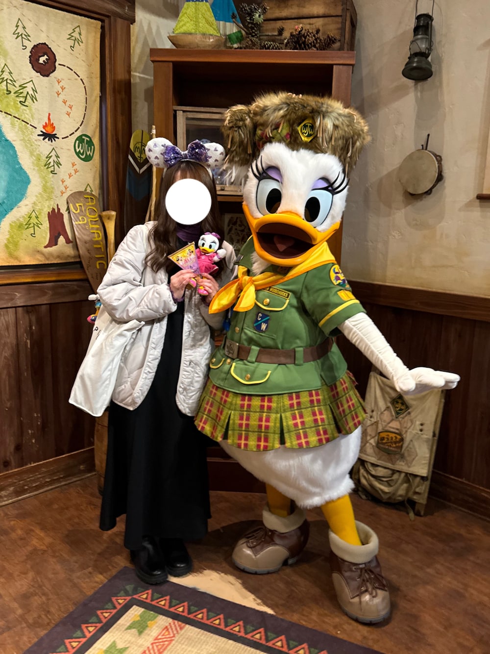 「カジュアルコーデ、シンプルスタイル、大人かわいい、キルティング、ハーフジップ、ワンピース、ショートブーツ、おしゃれさんと繋がりたい、ディズニーコーデ、シアートップス」｜「tiptopの【web限定アイテム】キルティングジャケット（ノーカラージャケット、ホワイト系）」を使った、miichanさん（レディース・151cm）の冬コーディネートの1枚目の写真