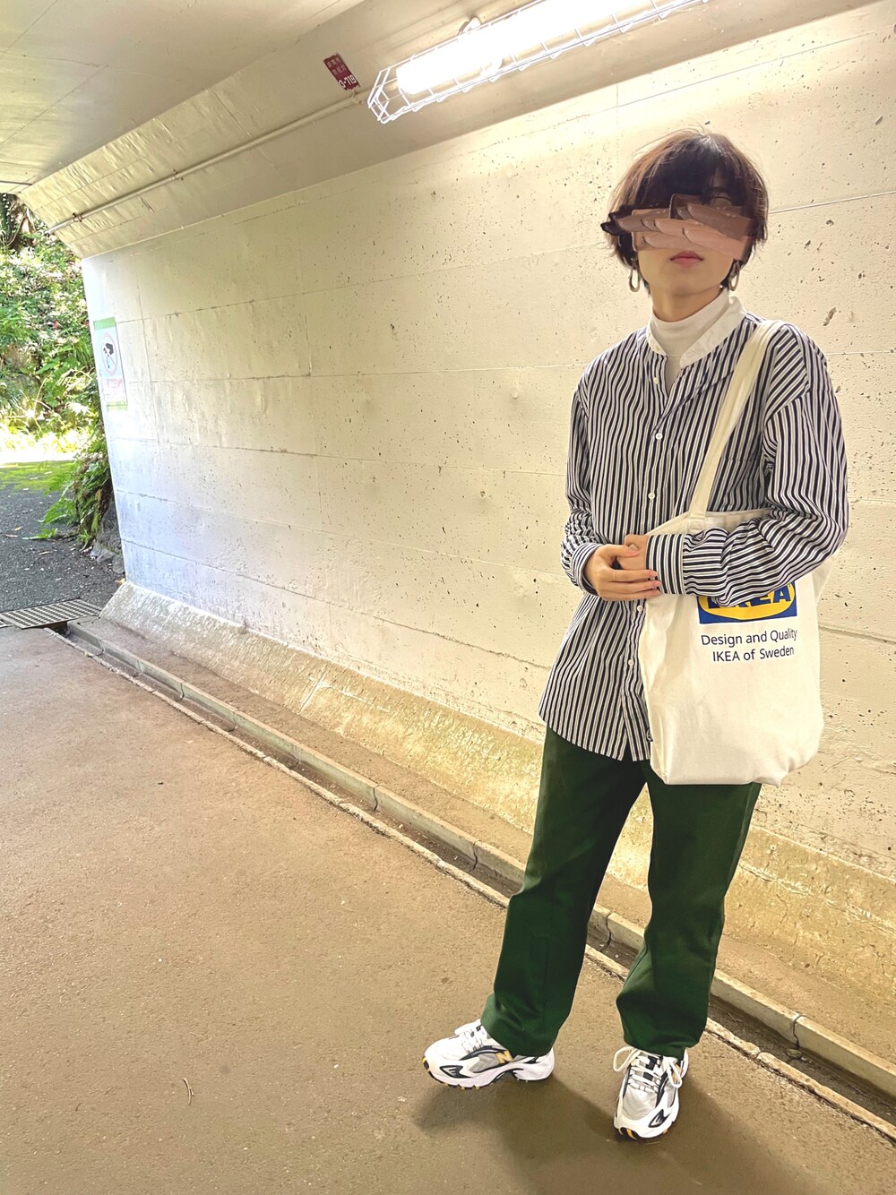 「今日のコーデ、オトナ女子、メンズライク、トラッド、シンプル、ハイネック、おしゃれさんと繋がりたい、重ね着」｜「JOURNAL STANDARD relumeのアイテム（チノパンツ、グリーン系）」を使った、shionさん（レディース・164cm）の秋コーディネートの1枚目の写真