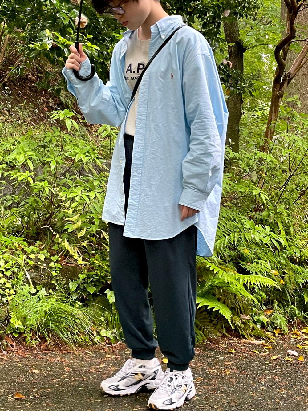 「ラクチンコーデ、春カラー、春服、おしゃれさんと繋がりたい、プチプラコーデ、ootd、シンプル、UNIQLO、シャツスタイル、ポロラルフローレン、春色、半袖シャツ、カーゴパンツ、きれいめカジュアル、スニーカー」｜「古着のアイテム（シャツ/ブラウス、ブルー系）」を使った、shionさん（レディース・164cm）の春コーディネートの1枚目の写真