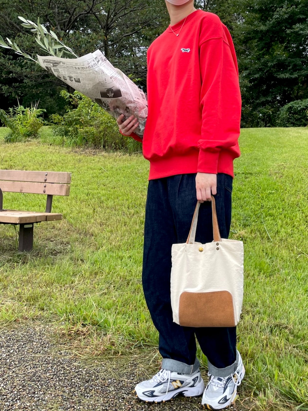 「秋冬コーデ、ootd、スニーカーコーデ、パンツスタイル、スウェット、メンズライク、秋服準備はじめました、レッド、トレーナー、デニム、フリークスストア(FREAK'S STORE)」｜「FREAK'S STOREのTOWN CRAFT × FREAK'S STORE/タウンクラフト the FOX ベーシックスウェットクルーネックスウェット【一部WEB限定】（スウェット、レッド系）」を使った、shionさん（レディース・164cm）の冬コーディネートの1枚目の写真