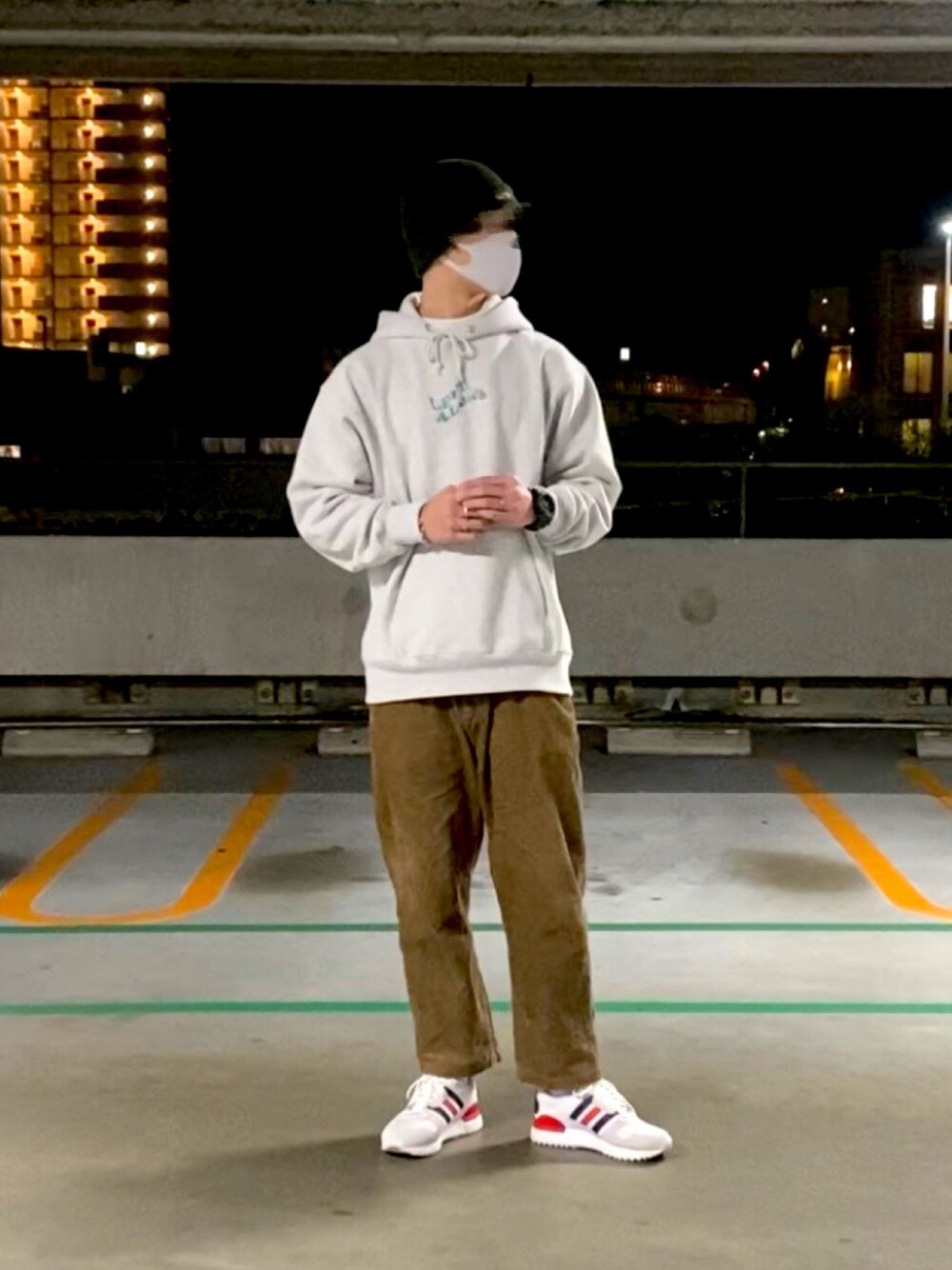 「初投稿、お洒落さんとつながりたい、休日スタイル、私の推しブランド、Left Alone、刺繍、パーカー、adidas、身長詐欺、niko and ...、ニット帽、SEVENDAYS＝SUNDAY、コーデュロイ、G-SHOCK、ジャラジャラアクセ」｜「left aloneのアイテム（パーカー、グレー系）」を使った、TAKEさん（メンズ・176cm）の冬コーディネートの1枚目の写真